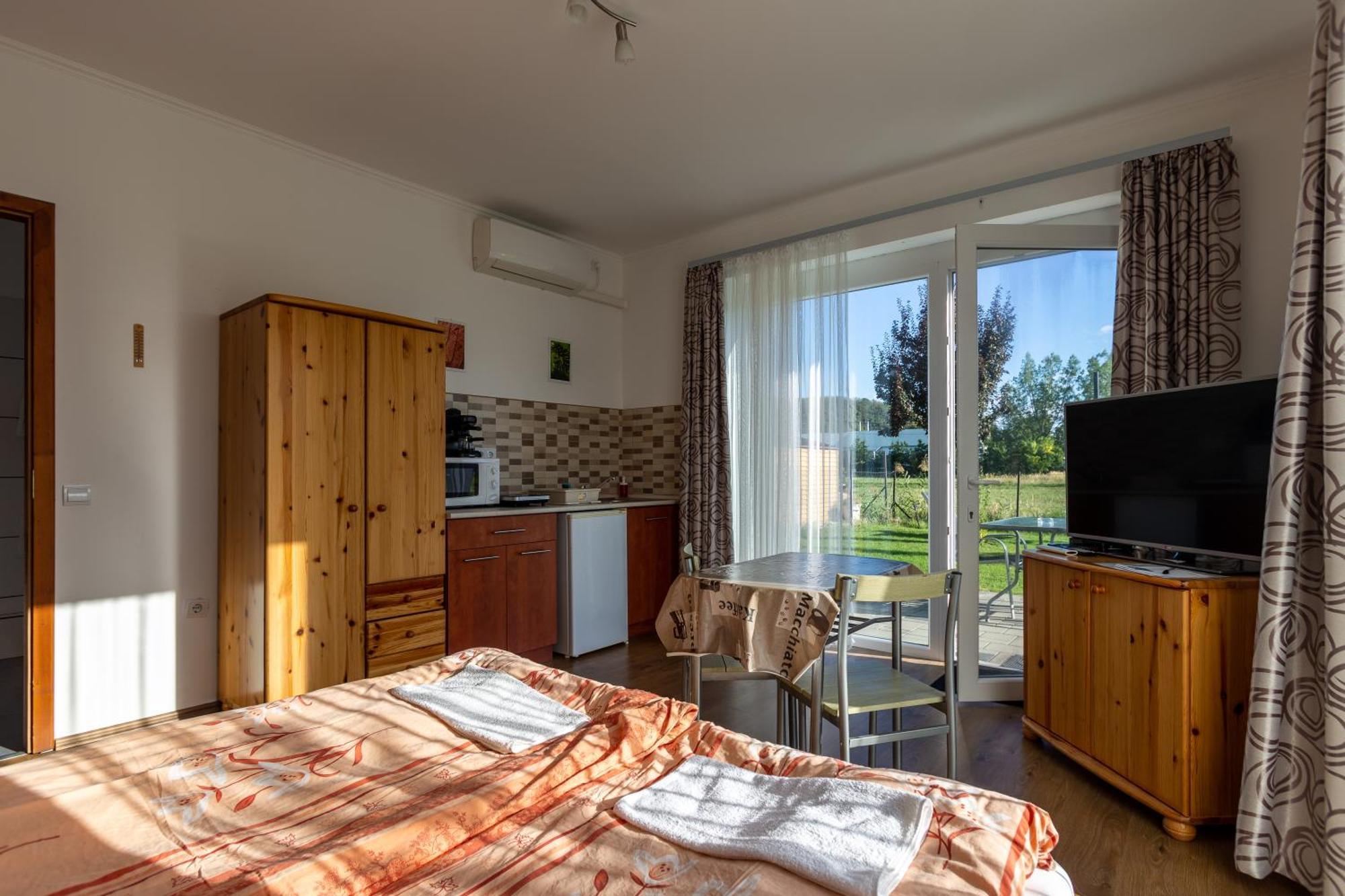 Szabolcs Apartments Дем'єн Екстер'єр фото